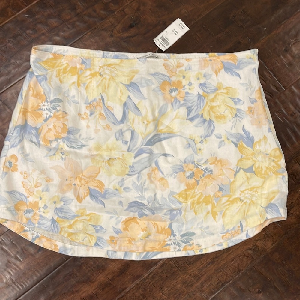Abercrombie & Fitch skirt. New with tags